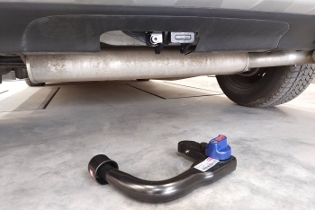 Opel Mokka 2012-2016 - montaż haka holowniczego i wiązki elektrycznej