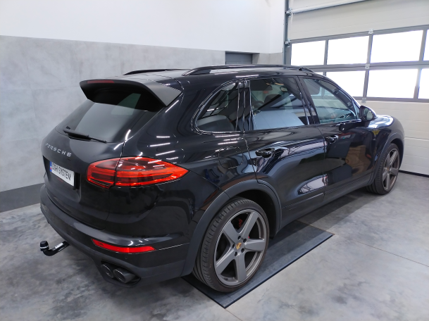 Porsche Cayenne 2010-2017 - montaż haka holowniczego i wiązki elektrycznej