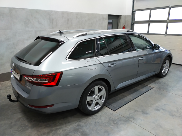 Skoda Superb III Kombi od 03.2015 - montaż haka holowniczego i wiązki elektrycznej (woj. Pomorskie)