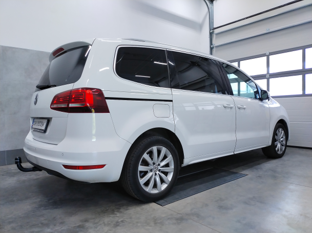 VW Sharan II od 06.2012 - montaż haka holowniczego i wiązki elektrycznej