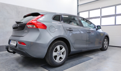 Volvo V40 II Hatchback od 2012 - montaż haka holowniczego i wiązki elektrycznej