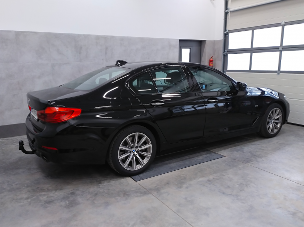 BMW Seria 5 G30 Sedan od 2017- montaż haka holowniczego i wiązki elektrycznej
