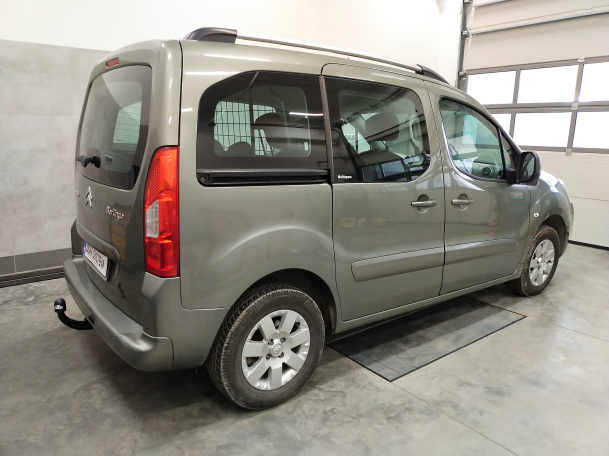 Citroen Berlingo L1 04.2008-2018 - montaż haka holowniczego i wiązki elektrycznej (Słupsk / Kobylnica)