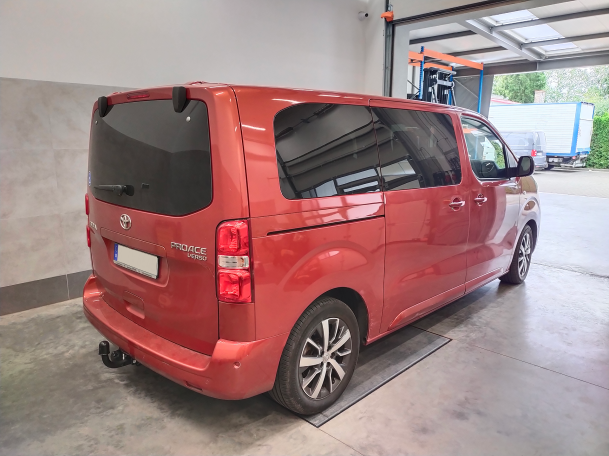 Toyota ProAce Verso VAN od 2016 - montaż haka holowniczego i wiązki elektrycznej