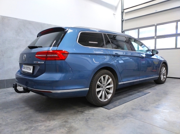 VW Passat (B8) Kombi od 2014 - montaż haka holowniczego i wiązki elektrycznej