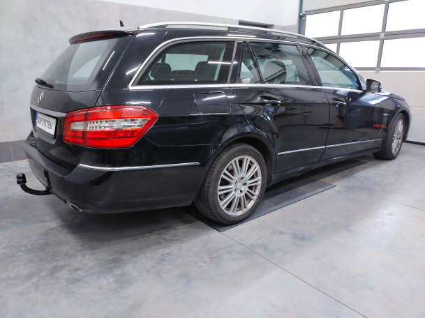 Mercedes-Benz Klasa E S212 Kombi 2009-2016 - montaż haka holowniczego i wiązki elektrycznej