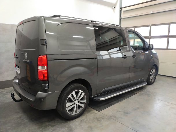 Peugeot Expert VAN od 2016 - montaż haka holowniczego i wiązki elektrycznej