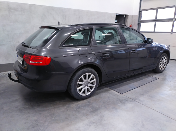 Audi A4 B8 8K Avant Kombi 2008-2015 - montaż haka holowniczego i wiązki elektrycznej