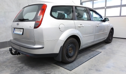 Ford Focus II Kombi 2005-2008 - montaż haka holowniczego i wiązki elektrycznej