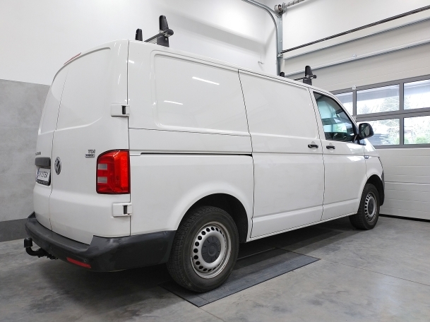 VW Transporter T6 - montaż haka holowniczego i wiązki elektrycznej Słupsk woj. Pomorskie