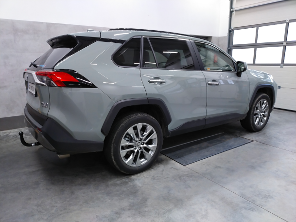 Toyota RAV4 V od 12.2018 - montaż haka holowniczego i wiązki elektrycznej