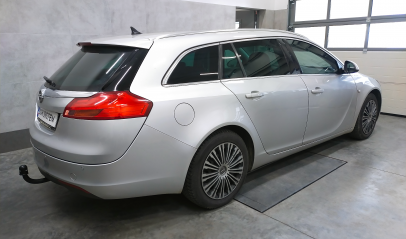 Opel Insignia A Sports Tourer 2009-2017 - montaż haka holowniczego i wiązki elektrycznej