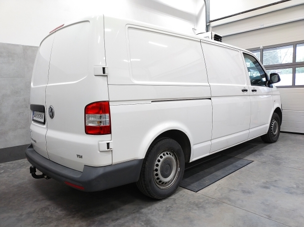 VW Transporter T5 (chłodnia) - montaż haka holowniczego i wiązki elektrycznej