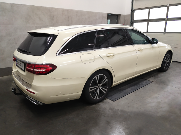 Mercedes-Benz Klasa E S213 Kombi 04.2016-05.2023 - montaż haka holowniczego i wiązki elektrycznej