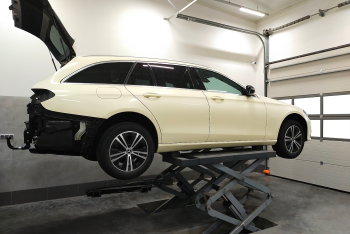 Mercedes-Benz Klasa E S213 Kombi 04.2016-05.2023 - montaż haka holowniczego i wiązki elektrycznej