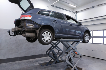 Toyota Avensis T27 III Kombi 2009-2018 - montaż haka holowniczego i wiązki elektrycznej