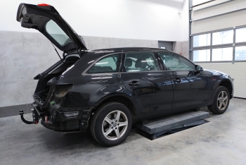 Audi A4 B9 Avant - montaż haka holowniczego i wiązki elektrycznej