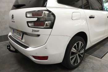 Citroen C4 II Grand Picasso 2013-2018 - montaż haka holowniczego i wiązki elektrycznej