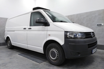 VW Transporter T5 (chłodnia) - montaż haka holowniczego i wiązki elektrycznej