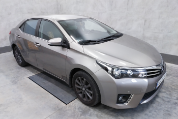 Toyota Corolla E18 Sedan 2013-2019 - montaż haka holowniczego i wiązki elektrycznej